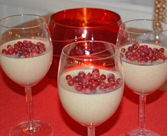 Pepparkakspannacotta med lingon