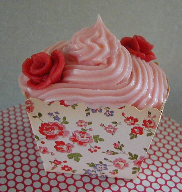 Jordgubbs cupcakes med rosor