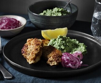 Panerad torsk med broccolipuré och picklad lök