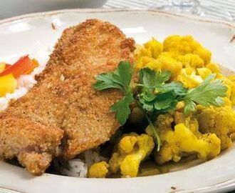 Panerad kalkon- schnitzel med indiskt blomkålsfräs