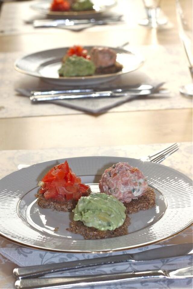 Tre snittar av pumpernickel