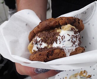 ICE CREAM COOKIE SANDWICHES