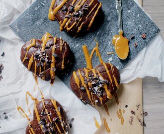 Mudcake Hearts with Caramel Peanut Butter Ripple, Raw Cacao Nibs and Sea Salt