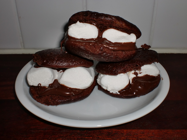 Smore's whoopie pies