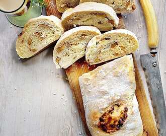 Fyllt bröd med getost, nötter och honung