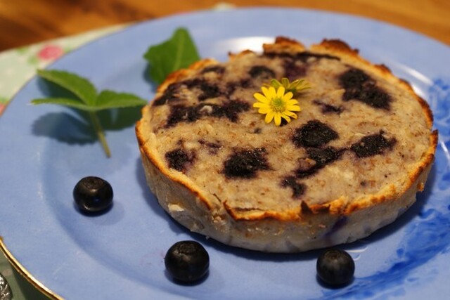 Soft cake-pie with coconut shell filled with lovely, moist bluberry vanilla coconut batter!