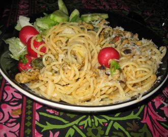 Spaghetti med musslor, vitlök, persilja & vitt vin