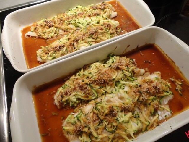 Recept: Vit fisk med riven squash, soja, ingefära och sesamfrön + sötpotatis/rödbetsmos