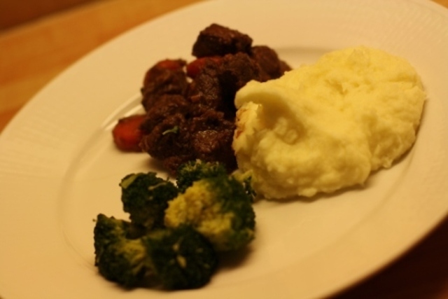 Recept, köttgryta med rödvin, palsternacka och morot