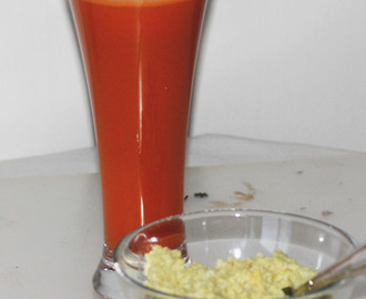 Äggröra baserad på yoghurt med hemmagjord morotsjuice till frukost