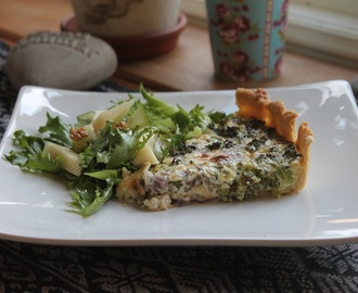 Broccoli och ädelostpaj med päronsallad och enkel god vinägrett