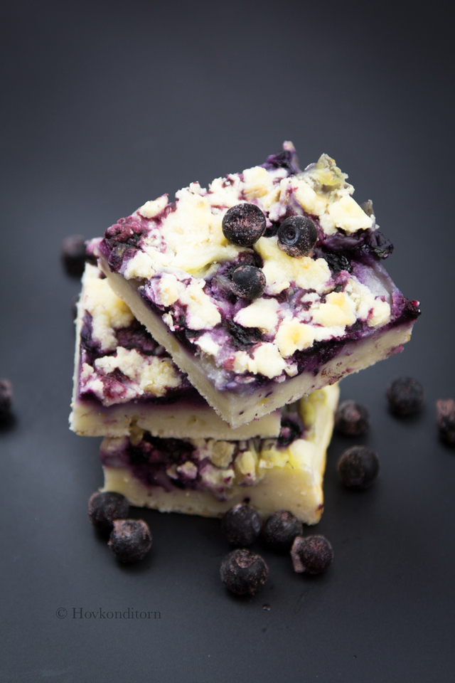 Vanilla-Blueberry Crumble Cake