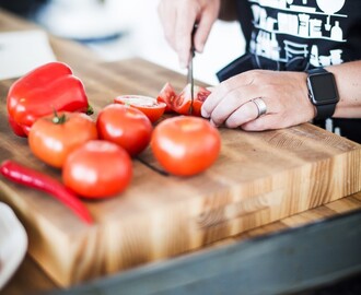 Tomatsalsa på säsongens grönsaker