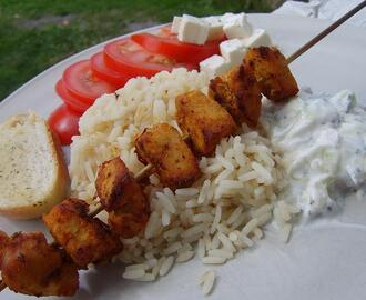 Kycklingsouvlaki med tzatziki