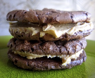 Brownie cookies med peanut butter frosting