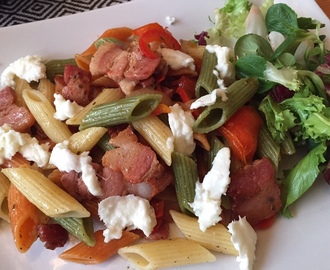 Pasta med grillad paprika och sidfläsk