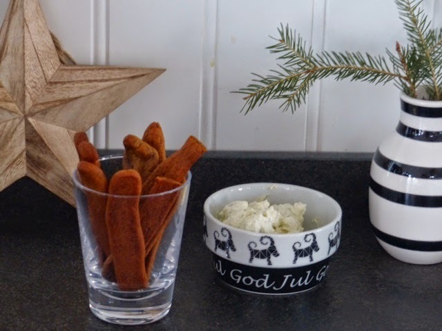 Glöggtilltugg: Pepparkakssticks med ädelostcreme