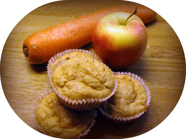 Mellismuffins med äpple och morot.