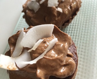 Magiska proteinmuffins med chokladtopping