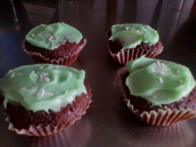 Mini-chokladmuffins med mintglasyr