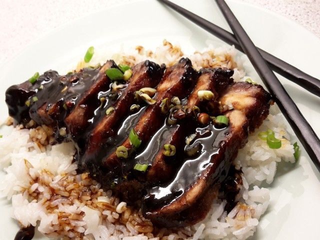 Char Siu er en nem opskrift fra det asiatiske køkken, som laves af en nakkefilet - og sagtens kan måle … | Asiatisk mad opskrifter, Kinesiske opskrifter, Opskrifter