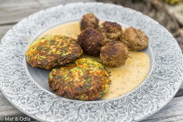 Zucchini fritters eller zucchiniplättar