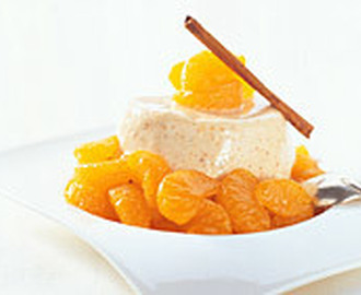 Kanelyoghurt-pannacotta med mandarinsallad