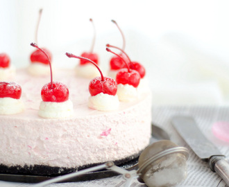 No-Bake Luxurious Cherry Chip Cheesecake (Lyxig Körsbärs Cheesecake)