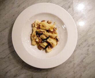 Caramelli fylld med gorgonzola och päron