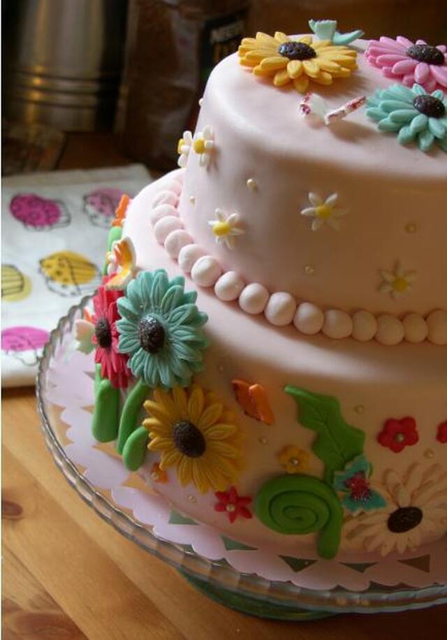 Gerbera Daisy garden Cake…..min söta våningstårta till student fest!!