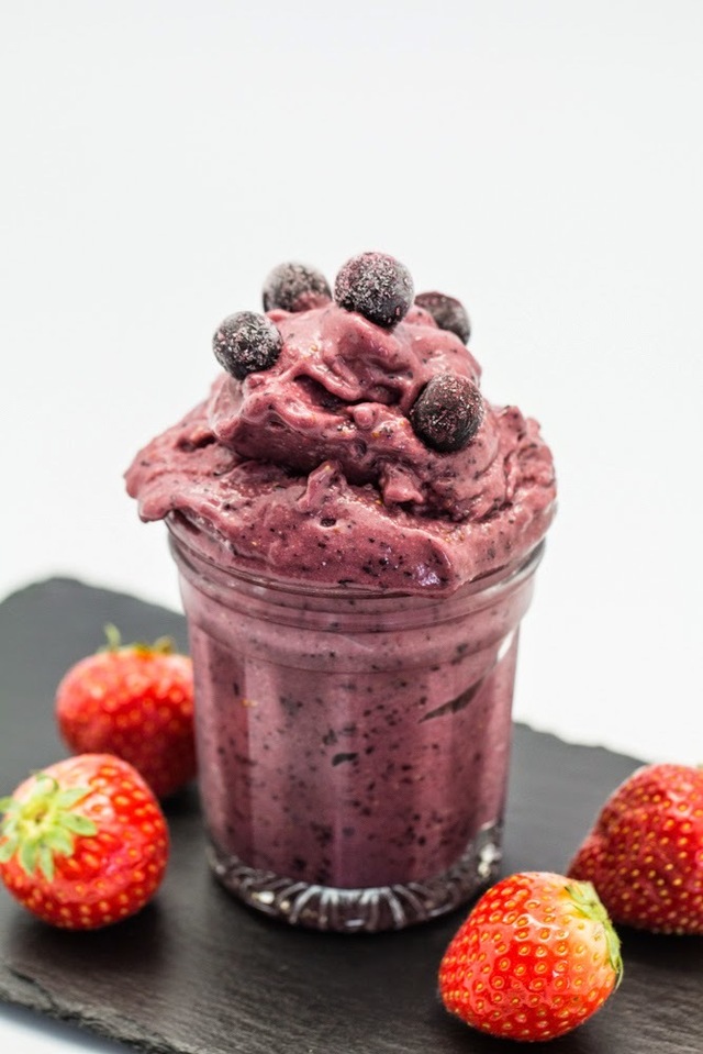 Berry Smoothie with Hemp and Maca