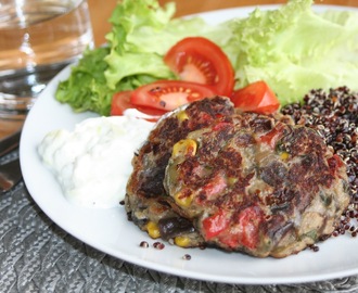 Auberginebiffar med majs, paprika och parmesan