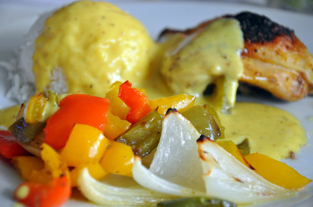 RECEPT: Currykyckling (currymarinad) med ugnsbakade grönsaker och lök samt hemmagjord currysås