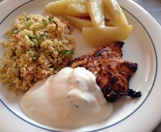 Grillad kycklingfilé med tabbouleh och vitlöksyoghurt