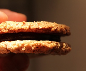 Hasselnötskakor med chokladkräm