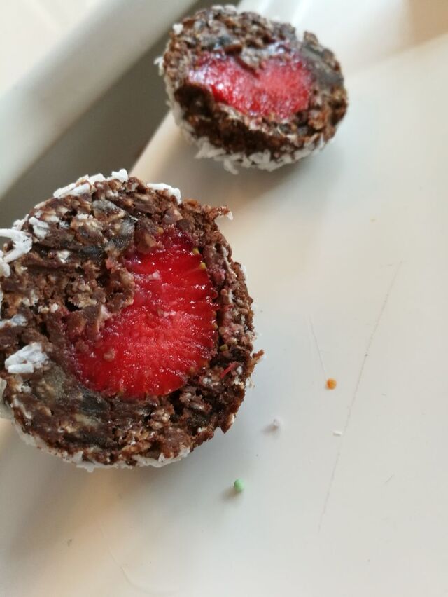 Chokladbollar med jordgubbsgömma ❤