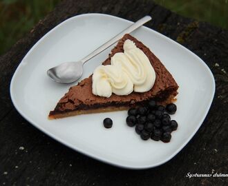 Kolakladdkaka med blåbär