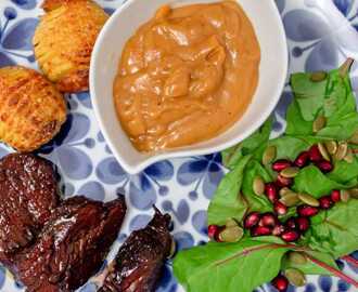 Helstekt fläskfilé, hasselbackspotatis och mango chutney-sås