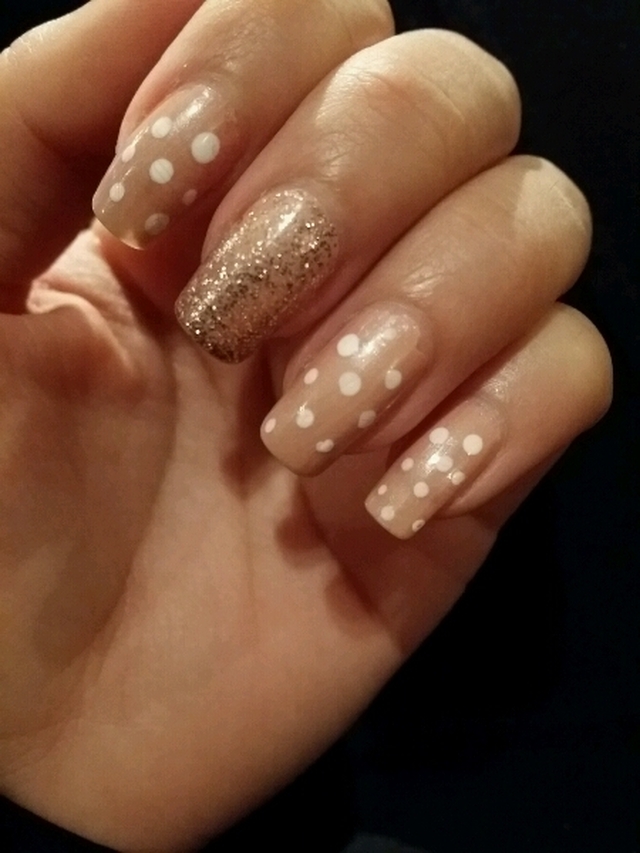 Nude with dots, nailart design