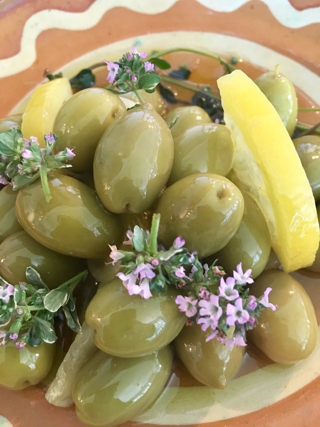 Sommarmat - Marinerade oliver med citrontimjan