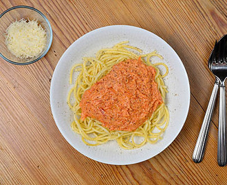 Pasta med krämig tomatsås