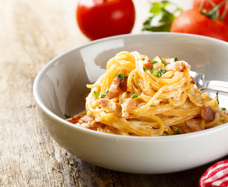 Pasta med spenat, rökt sidfläsk och prästost