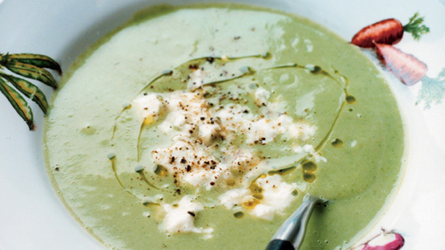 Soppa på vita bönor och broccoli med fetaost