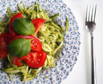 RAW – Zucchini pasta with avocado pesto