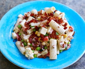 PASTASALLAD MED KNAPERSTEKT BACON