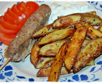 Lammfärsspett, klyftpotatis och tzatziki