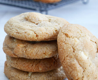 Cookies med macadamianötter och vit choklad