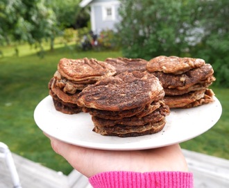 Nyttiga glutenfria veganska bananpannkakor