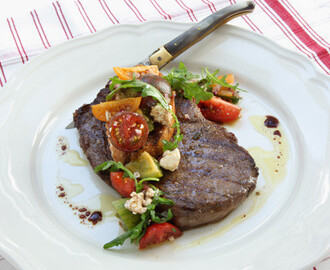 Grillad entrecote med tomatsallad och feta