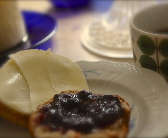 Söndagsfrukost med nygräddade scones